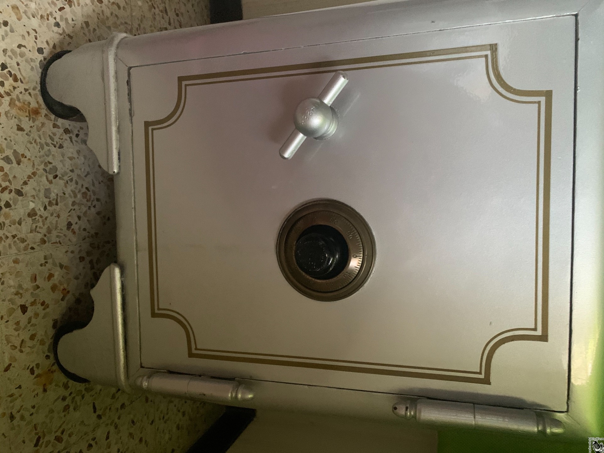 Image for How to open a Mosler safe with combination? 